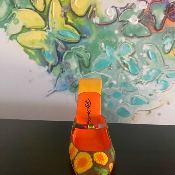 Just the right shoe by Raine - Picture 2 of 8